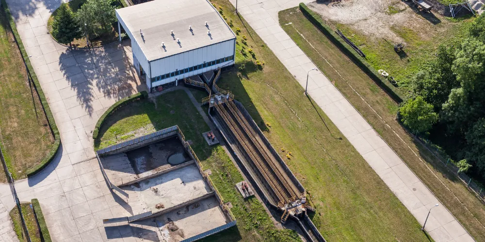 How To Replace A Kitchen Sink Sprayer Hose That Is Leaking?